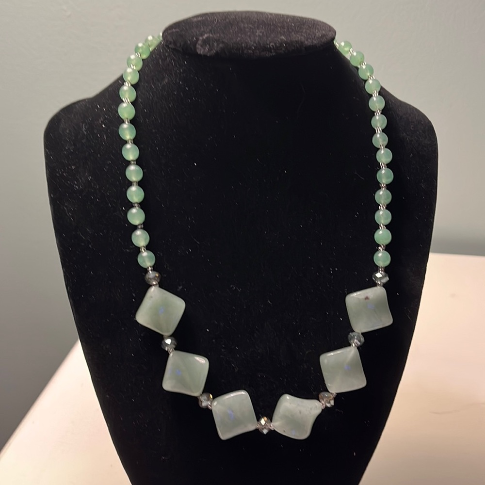 N44. Green stone necklace.